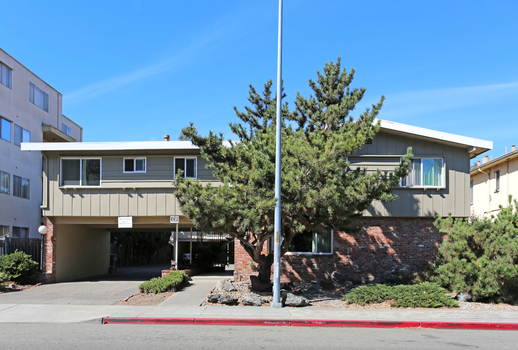 338 Callan Ave in San Leandro, CA - Foto de edificio