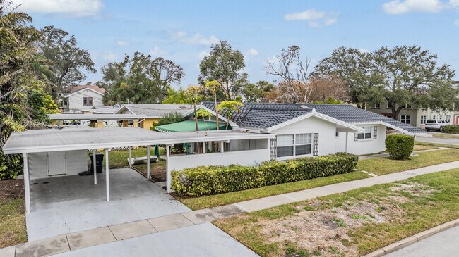 524 Columbia Dr in Tampa, FL - Building Photo - Building Photo
