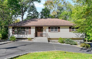 30 County Rte 635 in Livingston, NJ - Building Photo