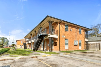 3420 Jackson Blvd, Unit 3420 Jackson Blvd Apt E in Chalmette, LA - Building Photo - Building Photo