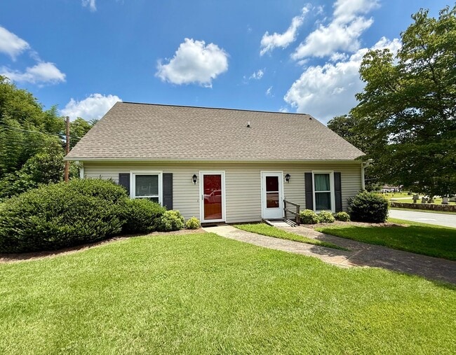 105 Glenwood Ave in Burlington, NC - Building Photo - Building Photo