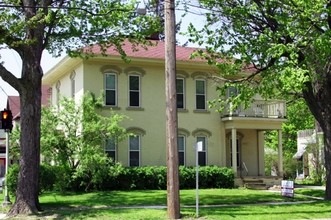 903 N Capitol in Lansing, MI - Foto de edificio - Building Photo