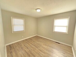 3541 Lisbon Ln in Louisville, KY - Building Photo - Building Photo