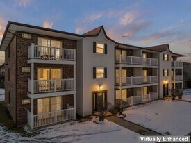 225 N Gregory St in Aurora, IL - Building Photo