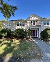 165 Thoreau St, Unit Thoreau Gardens in Concord, MA - Building Photo