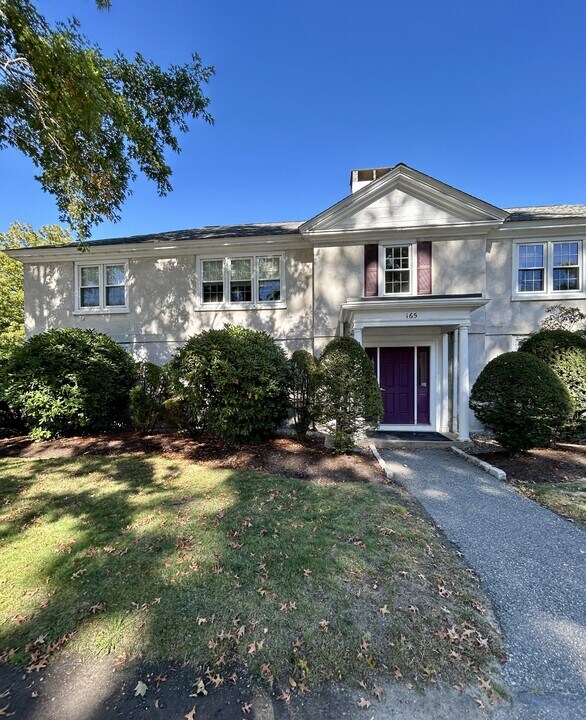 165 Thoreau St, Unit Thoreau Gardens in Concord, MA - Foto de edificio