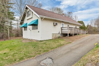 191 Boston Post Rd in East Lyme, CT - Building Photo - Building Photo