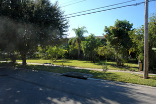 116 SW Jefferson Cir N in St. Petersburg, FL - Building Photo