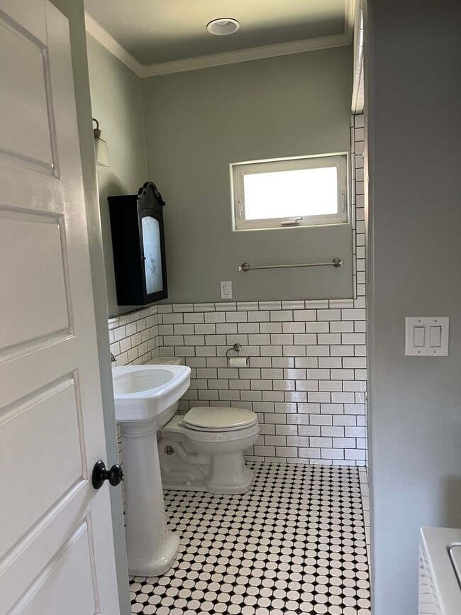 327 Grove St in Roseville, CA - Building Photo - Building Photo