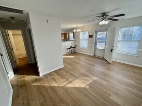 1562 Indiana Ave in Virginia Beach, VA - Foto de edificio - Building Photo