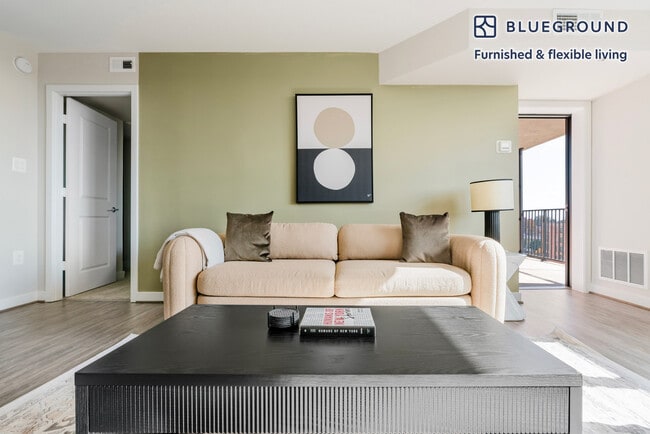 1200 N Veitch St in Arlington, VA - Foto de edificio - Building Photo