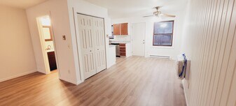 790 Dutchman Dr, Unit 790 in Chippewa Falls, WI - Building Photo