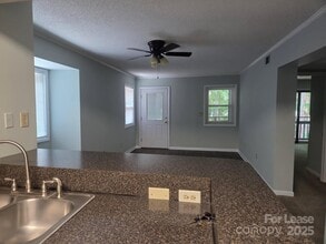 725 N Main St in Davidson, NC - Building Photo - Building Photo