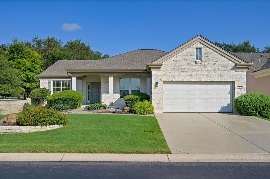 216 Armstrong Dr in Georgetown, TX - Foto de edificio