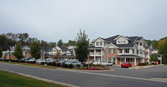 Colonial Harbor Apartments