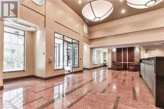 21 Hillcrest Ave in Toronto, ON - Building Photo - Building Photo