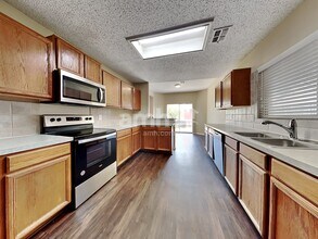 205 Kissimmee Dr in Arlington, TX - Building Photo - Building Photo