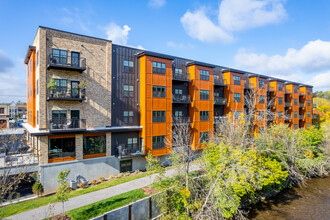 Tannery Falls Apartments in Sheboygan Falls, WI - Foto de edificio - Building Photo