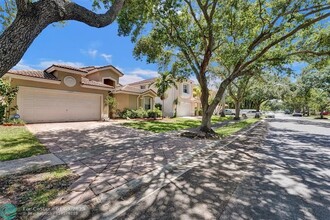 13829 NW 22nd St in Sunrise, FL - Foto de edificio - Building Photo