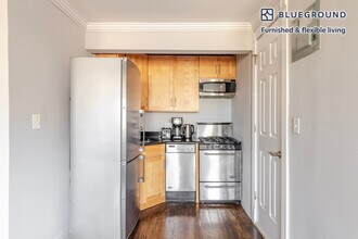 562 Hudson St in New York, NY - Building Photo - Building Photo