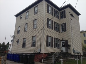 70 Plain St in Fall River, MA - Foto de edificio - Building Photo