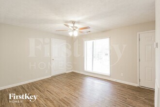 5233 Maple Valley Rd SW in Mableton, GA - Foto de edificio - Building Photo