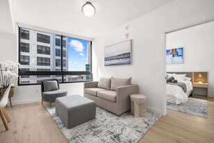 225 N Miami Ave in Miami, FL - Building Photo