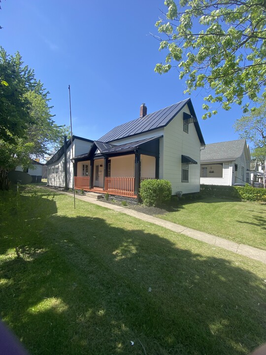 220 E Oak St in Union City, OH - Building Photo