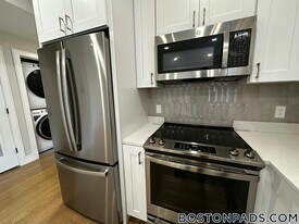 104-106-106 Warren St in Boston, MA - Building Photo