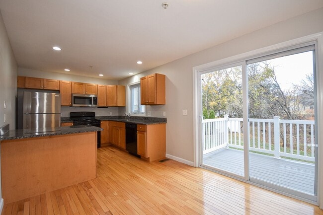 Jefferson Court in Dover, NH - Foto de edificio - Interior Photo