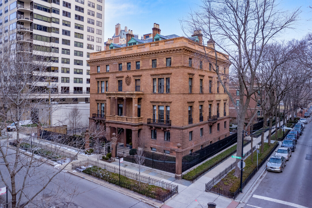 1500 N Astor St in Chicago, IL - Building Photo