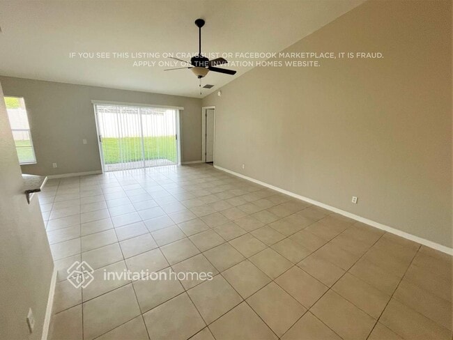 18126 Leafwood Cir in Lutz, FL - Building Photo - Building Photo