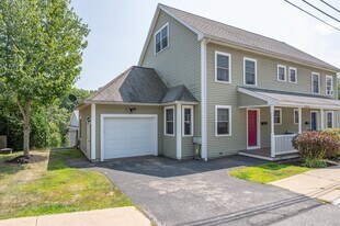 12 Gagne St in Rochester, NH - Building Photo