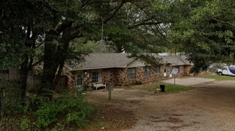 424 11th Ave NW in Magee, MS - Building Photo
