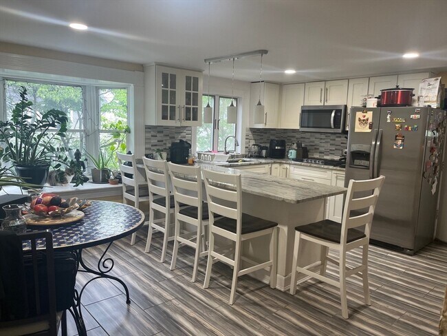 94 Oakwood Ave in Revere, MA - Building Photo - Building Photo