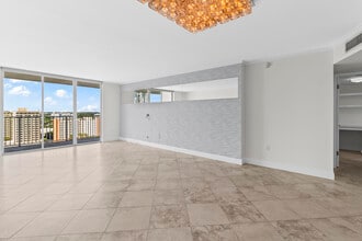 2801 NE 183rd St in Aventura, FL - Building Photo - Building Photo