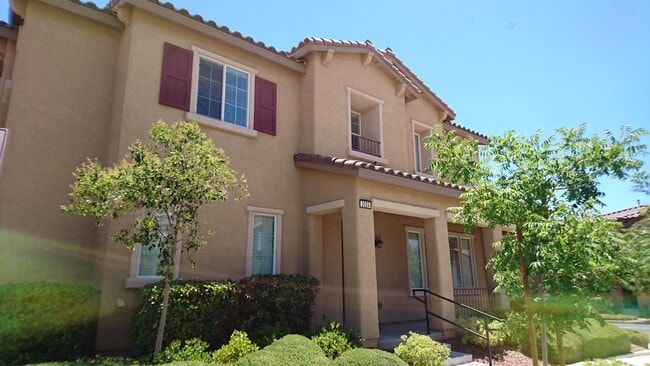 property at 2024 Hollywell St