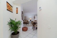 2 Greenway Dr in Royal Palm Beach, FL - Foto de edificio - Building Photo