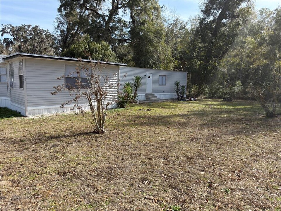 3551 NE 58th Ave in Silver Springs, FL - Building Photo