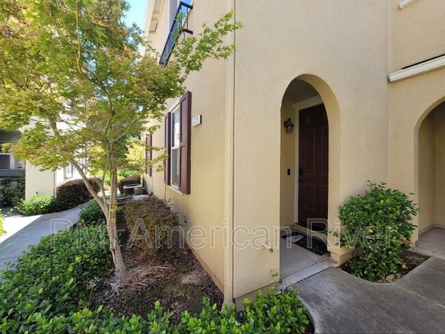 8428 Crystal Walk Cir in Elk Grove, CA - Building Photo - Building Photo