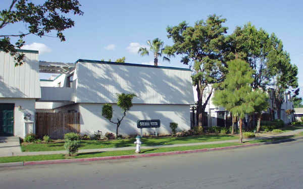 Sierra Vista Apartments in Fresno, CA - Building Photo