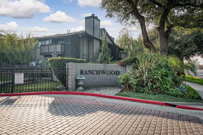 Ranchwood Condominiums in Fresno, CA - Building Photo - Building Photo