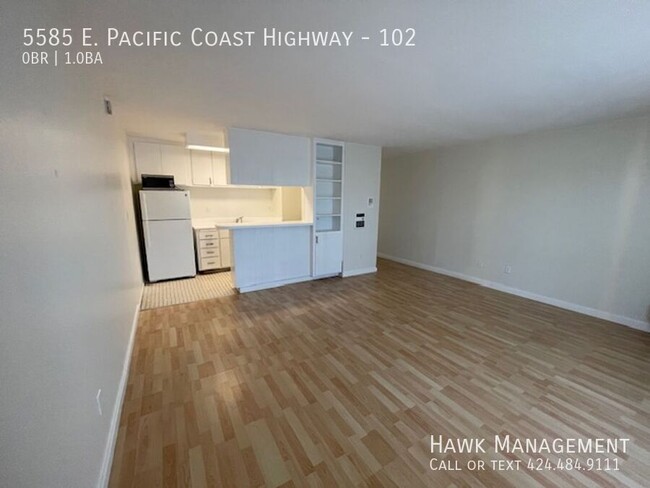 5585 E Pacific Coast Hwy in Long Beach, CA - Building Photo - Building Photo