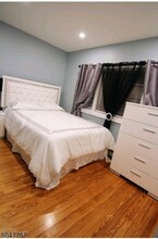 195 Bay St-Unit -3F in Jersey City, NJ - Foto de edificio - Building Photo
