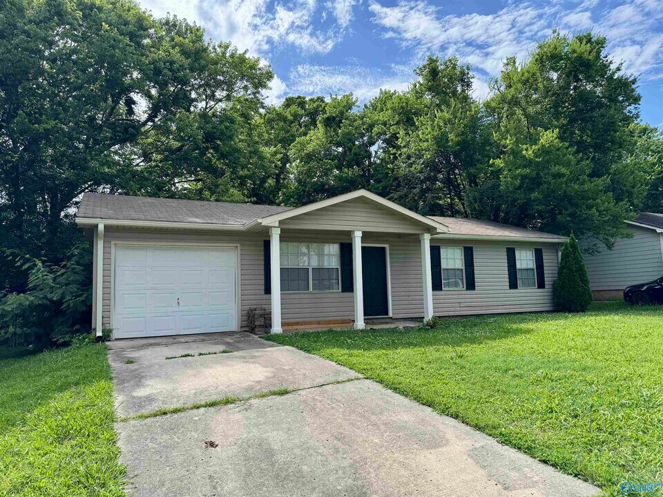14018 Armond Dr in Huntsville, AL - Building Photo