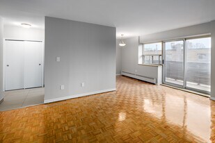 Fairfield Towers in Toronto, ON - Building Photo