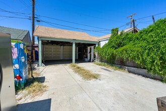 207 E Avenue 31, Unit 2 Jasmine Window 207 1.25 in Los Angeles, CA - Foto de edificio - Building Photo