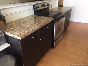 8100 Byron Ave-Unit -501 in Miami Beach, FL - Building Photo - Building Photo