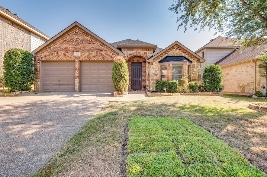 7064 Bethlehem Dr, Unit 3 in Grand Prairie, TX - Building Photo