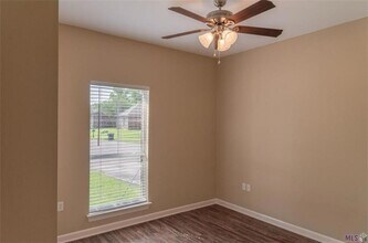 5668 Ducros Dr in Baton Rouge, LA - Foto de edificio - Building Photo